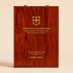 Estuche de madera de Casa de Cerezo para dos botellas, grabado con el escudo familiar